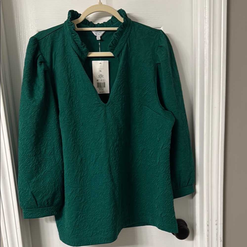 Crown & Ivy Green V-Neck Blouse with 3/4 Sleeves and Mandarin Collar